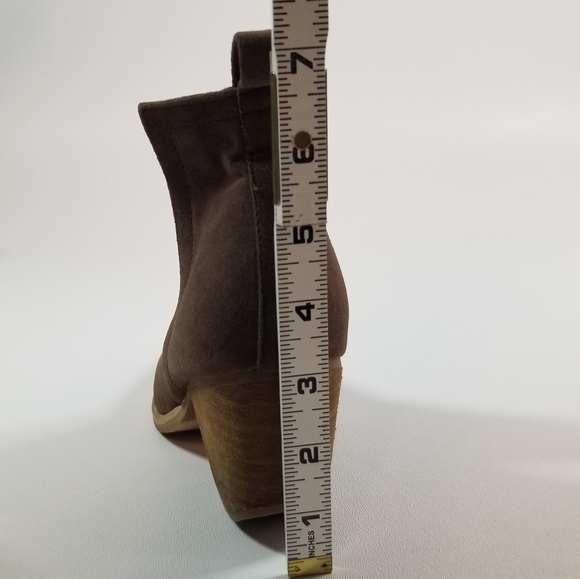 🕶️ Tan/Brown Booties size - Picture 3 of 8